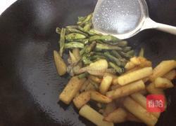 土豆烧豆角的做法图解6