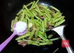 腐乳肉丝炒空心菜梗的做法图解7