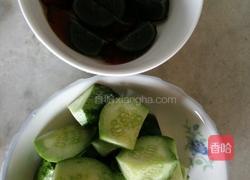 皮蛋黄瓜汤的做法图解1
