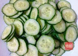 黄瓜皮蛋汤的做法图解2