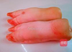 炖猪蹄的做法图解1