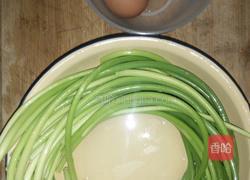 蒜苔炒蛋的做法图解1