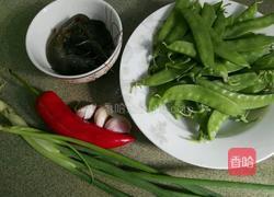 荷兰豆炒虾仁的做法图解1