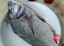 清炖鱼的做法图解1