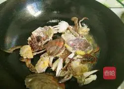 Illustration of how to make spicy fried crab 4
