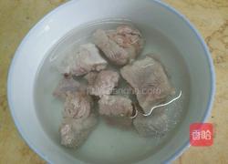 冬瓜干贝排骨汤的做法图解2