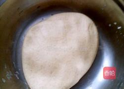 烤肠披萨的做法图解1