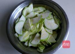 西葫芦炒香肠的做法图解2