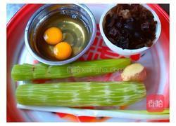 黑木耳鸡蛋炒莴笋的做法图解1