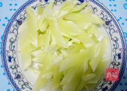 莴笋炒木耳的做法图解3