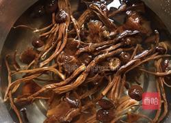 茶树菇烧木耳的做法图解2