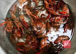 吮指回味十三香啤酒小龙虾的做法图解2