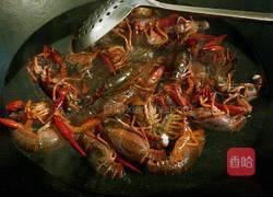 吮指回味十三香啤酒小龙虾的做法图解9