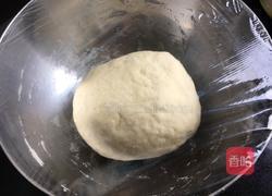 香肠虾仁披萨的做法图解1