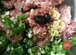 炸肉丸子的做法图解2
