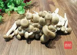 Illustration of how to make mushroom and tofu soup 1