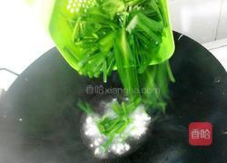 鸡蛋炒韭菜的做法图解6