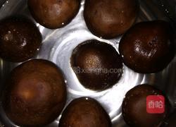 香菇土豆炖鸡肉的做法图解1