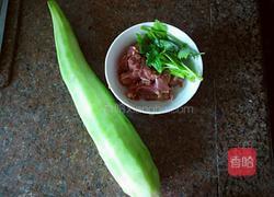 家常丝瓜炒肉的做法图解1