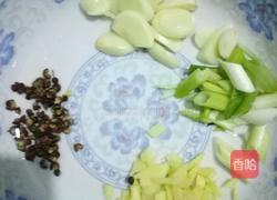 香菇土豆炖鸡肉的做法图解3