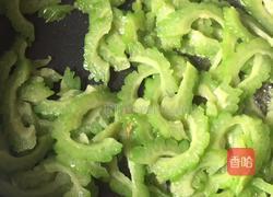 枸杞苦瓜炒蛋的做法图解16