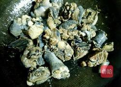 月子餐之折耳根炖鸡的做法图解2