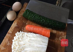 金针菇黄瓜炒鸡蛋的做法图解1