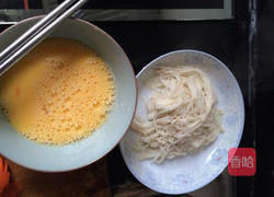 金针菇黄瓜炒鸡蛋的做法图解3