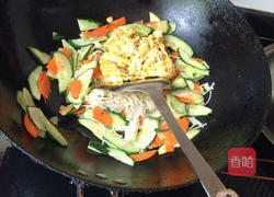 金针菇黄瓜炒鸡蛋的做法图解9