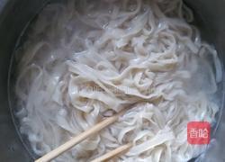 西红柿洋葱炒面的做法图解2