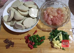 辣炒素鸡肉丁的做法图解1