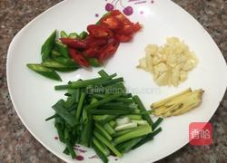 葱姜炒花蛤的做法图解2