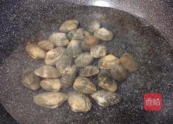 葱姜炒花蛤的做法图解3