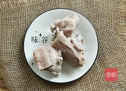 五指毛桃煲猪骨的做法图解2