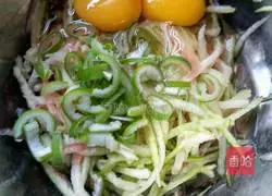 Watermelon skin egg pancake recipe illustration 3