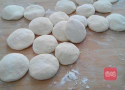 甘蓝肉包子的做法图解3