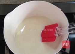 焦糖鸡蛋牛奶布丁的做法图解3