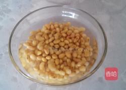 黑芝麻核桃豆浆的做法图解2