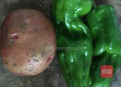 青椒土豆片的做法图解1