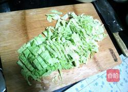 呛炒包菜的做法图解2
