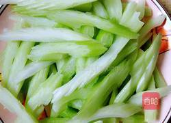 芹菜素炒五香豆干的做法图解1