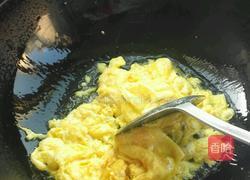 香菇炒鸡蛋的做法图解3