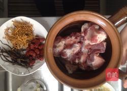虫草花大骨头汤的做法图解1