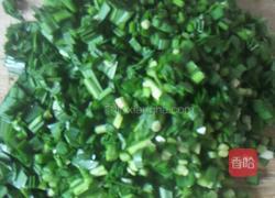 烙韭菜饼的做法图解2