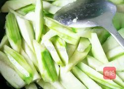 瘦肉炒丝瓜的做法图解3