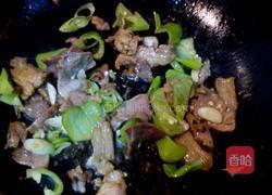 青椒土豆炒肉片的做法图解3