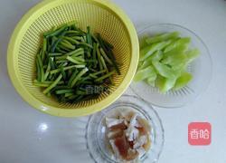 莴苣蒜苗咸肉片的做法图解1