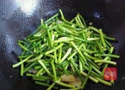 莴苣蒜苗咸肉片的做法图解3