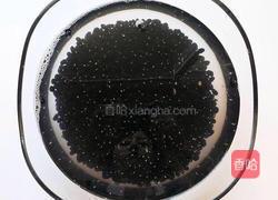 醋泡黑豆的做法图解1