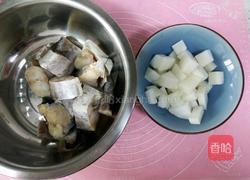 红烧鳕鱼炖白萝卜的做法图解2